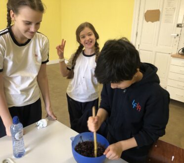 Learning French by cooking during Passerelle sessions