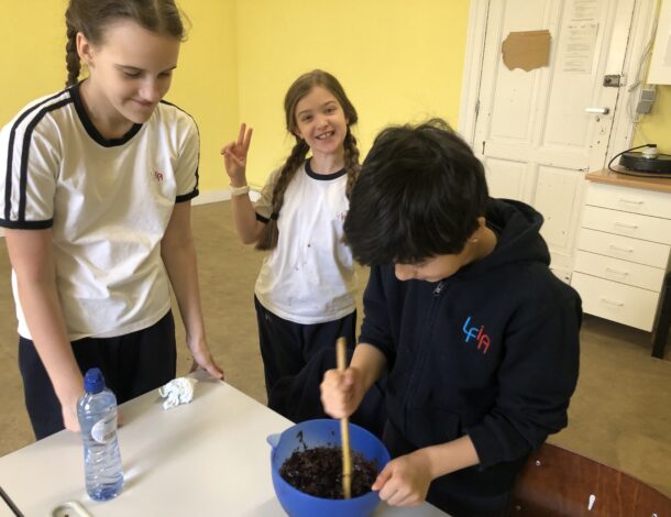 Learning French by cooking during Passerelle sessions