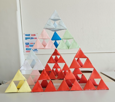 Le tétraèdre de Sierpinsky de nos 5e et 4e